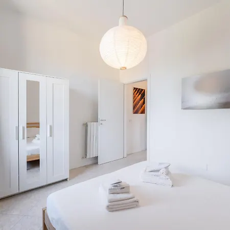Διαμέρισμα Certosa - Bright & Modern - 2 Steps From Train Station By Innstay