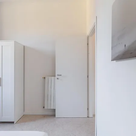 Διαμέρισμα Certosa - Bright & Modern - 2 Steps From Train Station By Innstay